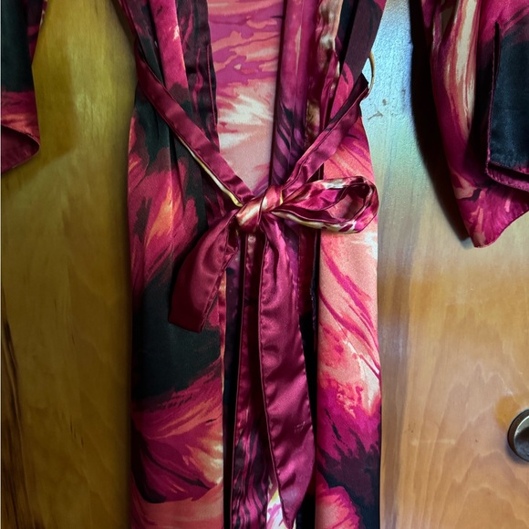 Vintage Robe - Picture 2 of 4